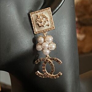 Elegant Gold and Pearl Drop Earrings